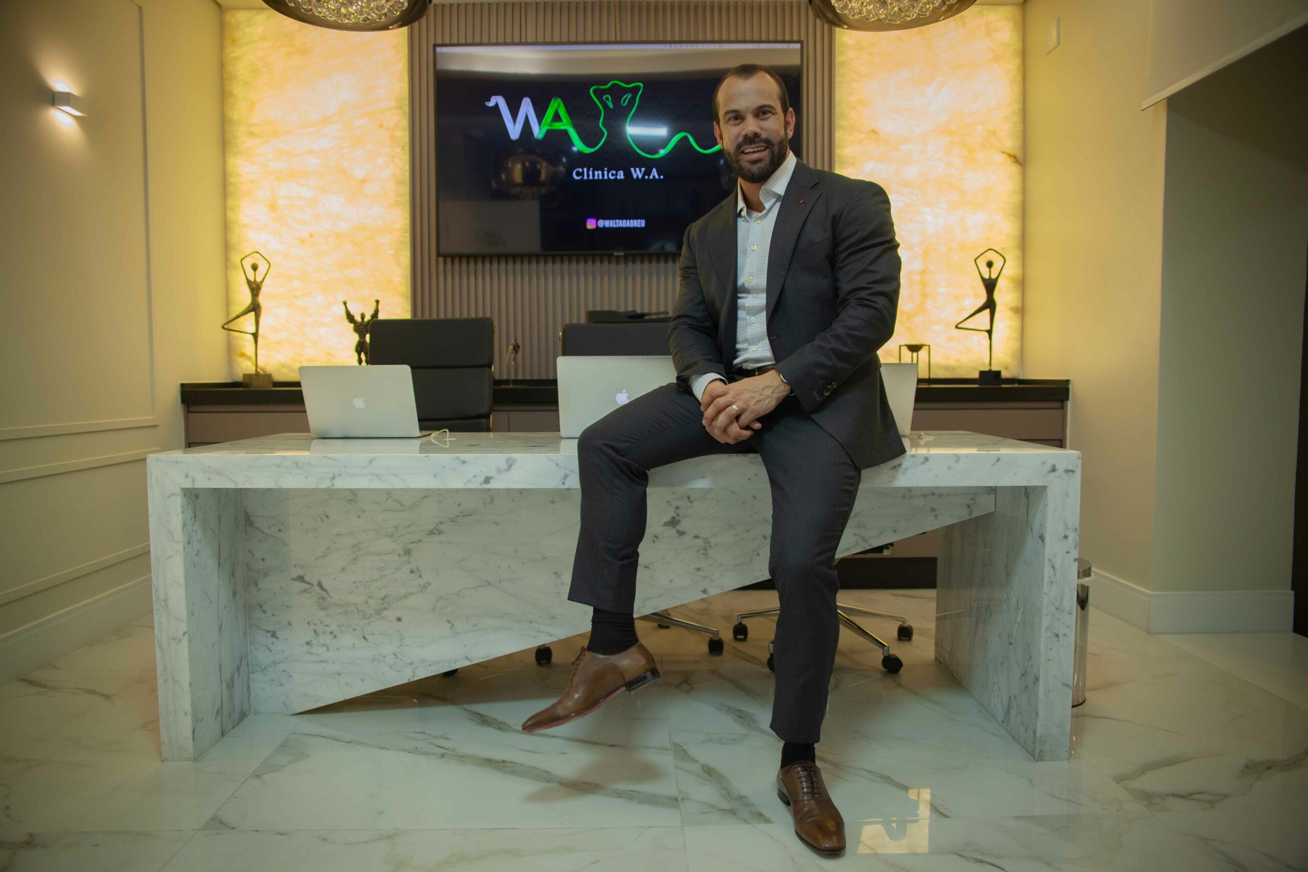 Read more about the article QUEM É WALTÃO ABREU Líder Equipe Multidisciplinar da Clínica WA